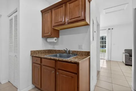 736 NE 34th Court Oakland Park FL 33334
