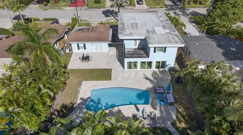 736 NE 34th Court Oakland Park FL 33334