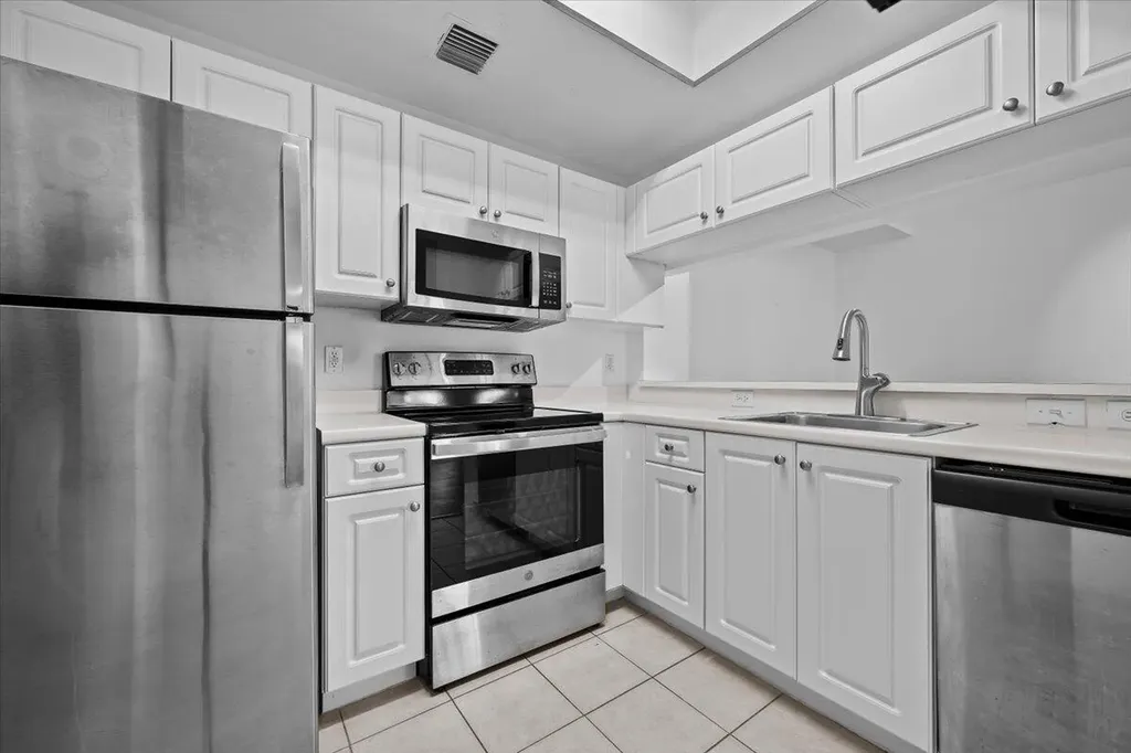 2804 Sarento Place Palm Beach Gardens FL 33410