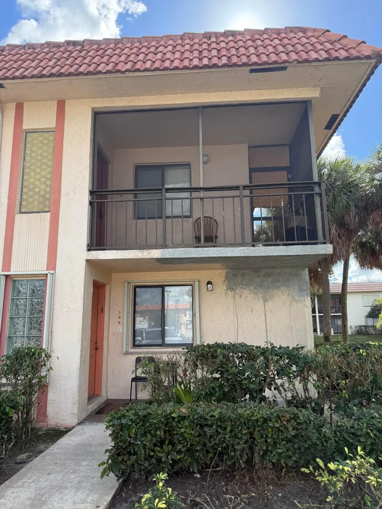 399 Lakeview Drive Weston FL 33326