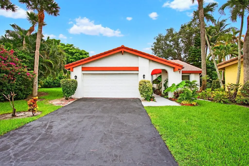 5735 Lakeview Mews Circle Boynton Beach FL 33437