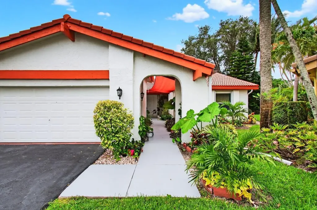 5735 Lakeview Mews Circle Boynton Beach FL 33437