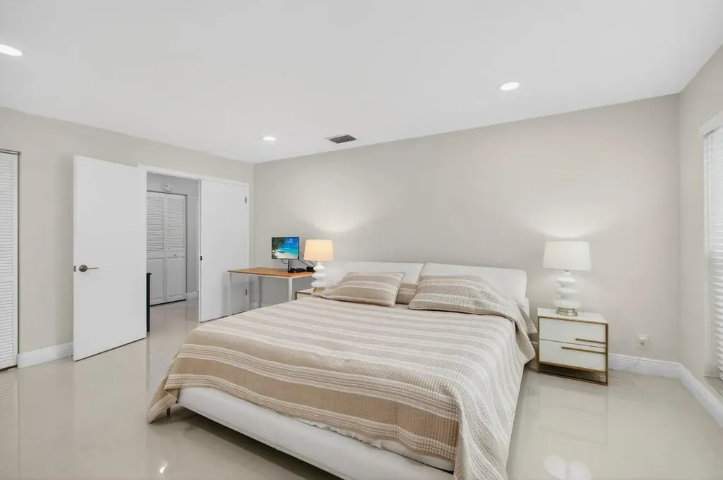 5735 Lakeview Mews Circle Boynton Beach FL 33437