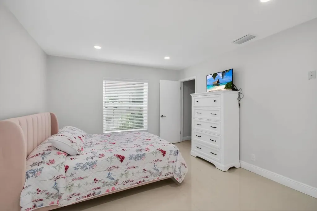 5735 Lakeview Mews Circle Boynton Beach FL 33437