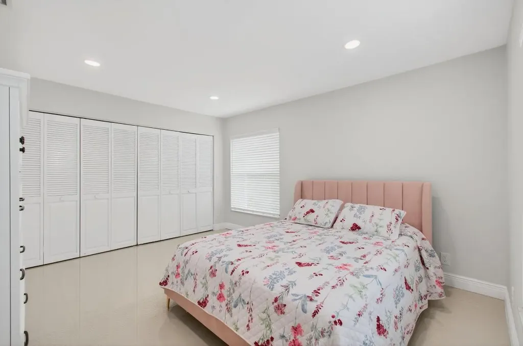5735 Lakeview Mews Circle Boynton Beach FL 33437