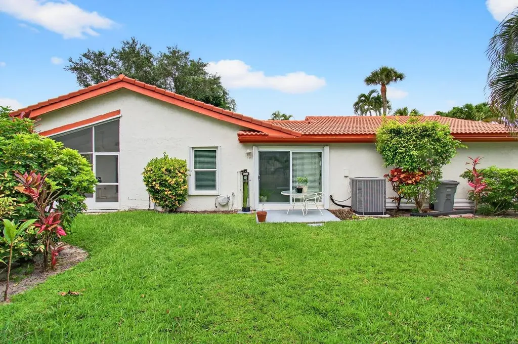 5735 Lakeview Mews Circle Boynton Beach FL 33437