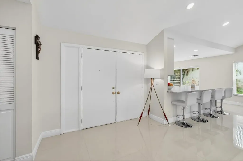 5735 Lakeview Mews Circle Boynton Beach FL 33437