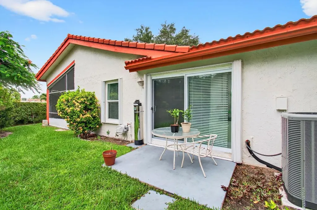 5735 Lakeview Mews Circle Boynton Beach FL 33437