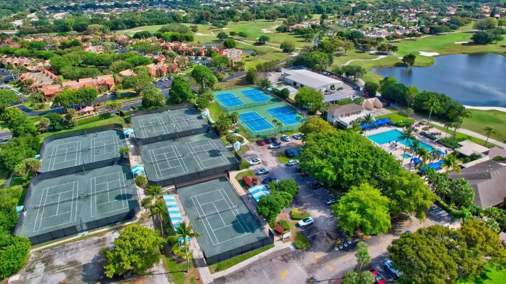 5735 Lakeview Mews Circle Boynton Beach FL 33437