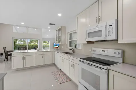 5735 Lakeview Mews Circle Boynton Beach FL 33437