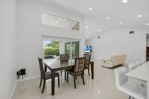 5735 Lakeview Mews Circle Boynton Beach FL 33437