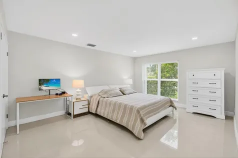 5735 Lakeview Mews Circle Boynton Beach FL 33437
