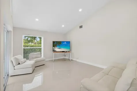 5735 Lakeview Mews Circle Boynton Beach FL 33437