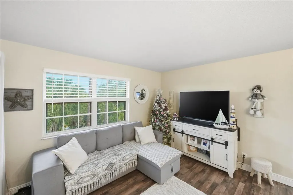 1506 SE Royal Green Circle Port St Lucie FL 34952