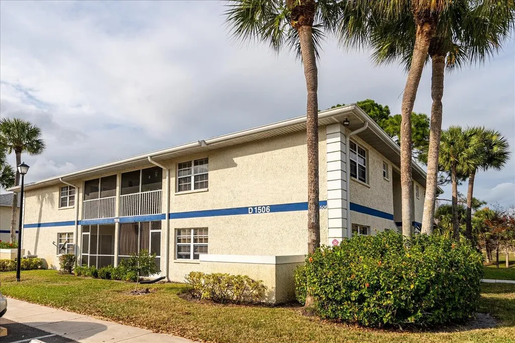 1506 SE Royal Green Circle Port St Lucie FL 34952