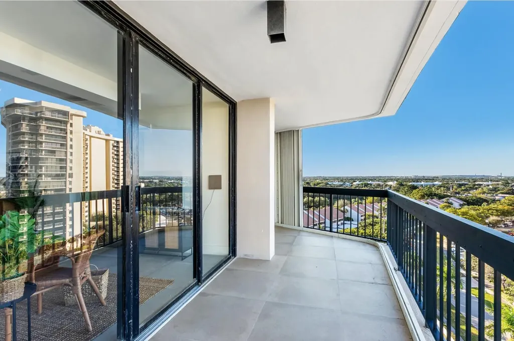 2425 Presidential Way West Palm Beach FL 33401