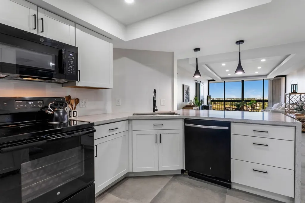 2425 Presidential Way West Palm Beach FL 33401