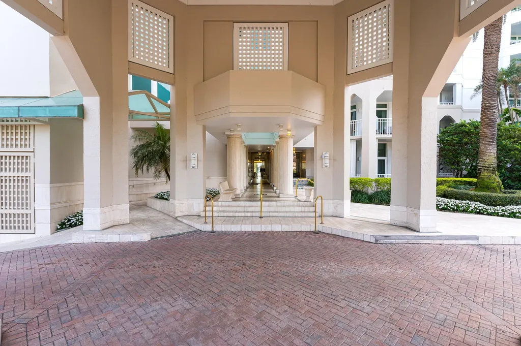 300 SE 5th Avenue Boca Raton FL 33432