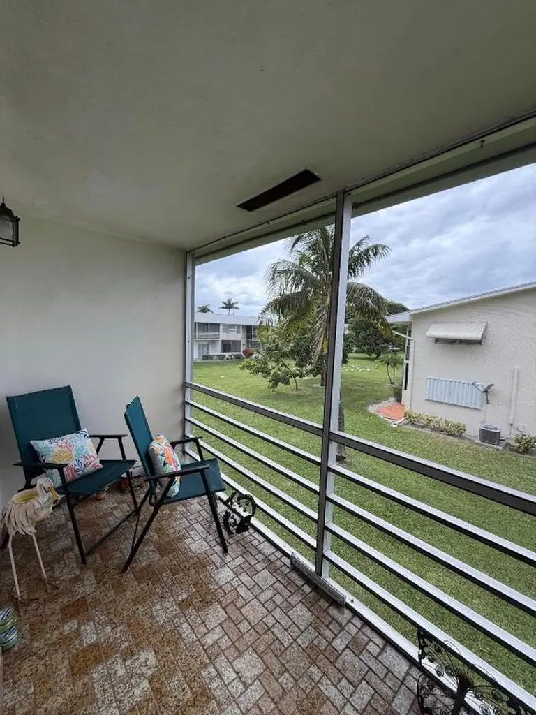 70 Easthampton C West Palm Beach FL 33417