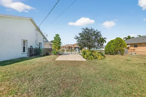 184 SW Uneeda Place Port St Lucie FL 34953