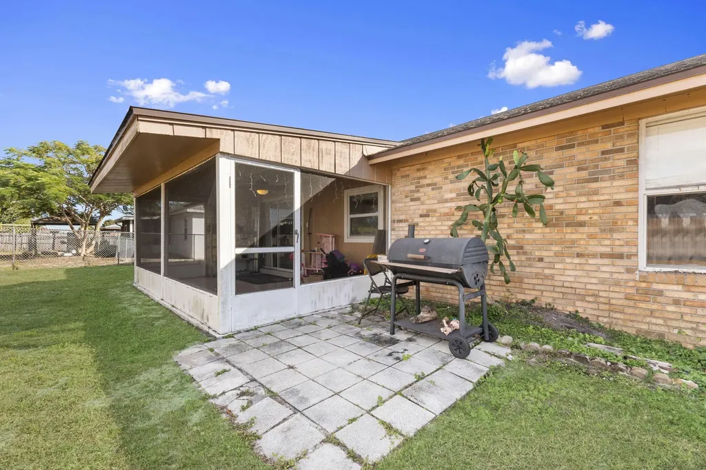 449 SE Oakridge Drive Port St Lucie FL 34984