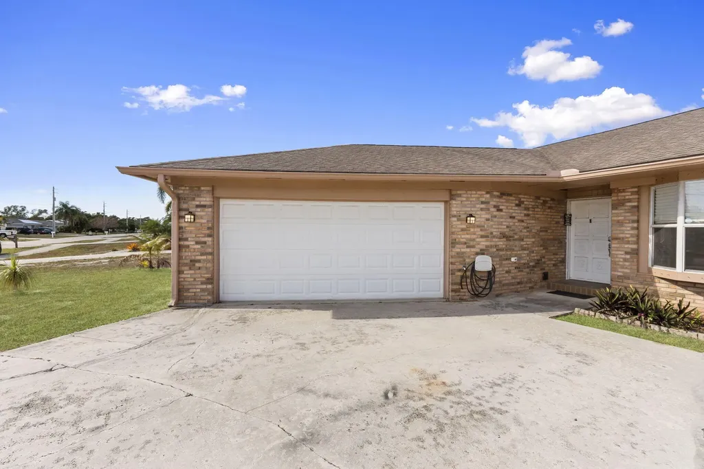 449 SE Oakridge Drive Port St Lucie FL 34984