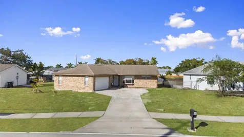449 SE Oakridge Drive Port St Lucie FL 34984