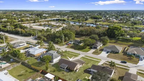 449 SE Oakridge Drive Port St Lucie FL 34984