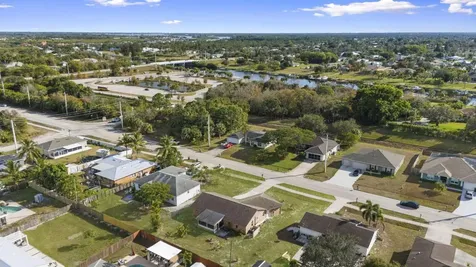 449 SE Oakridge Drive Port St Lucie FL 34984
