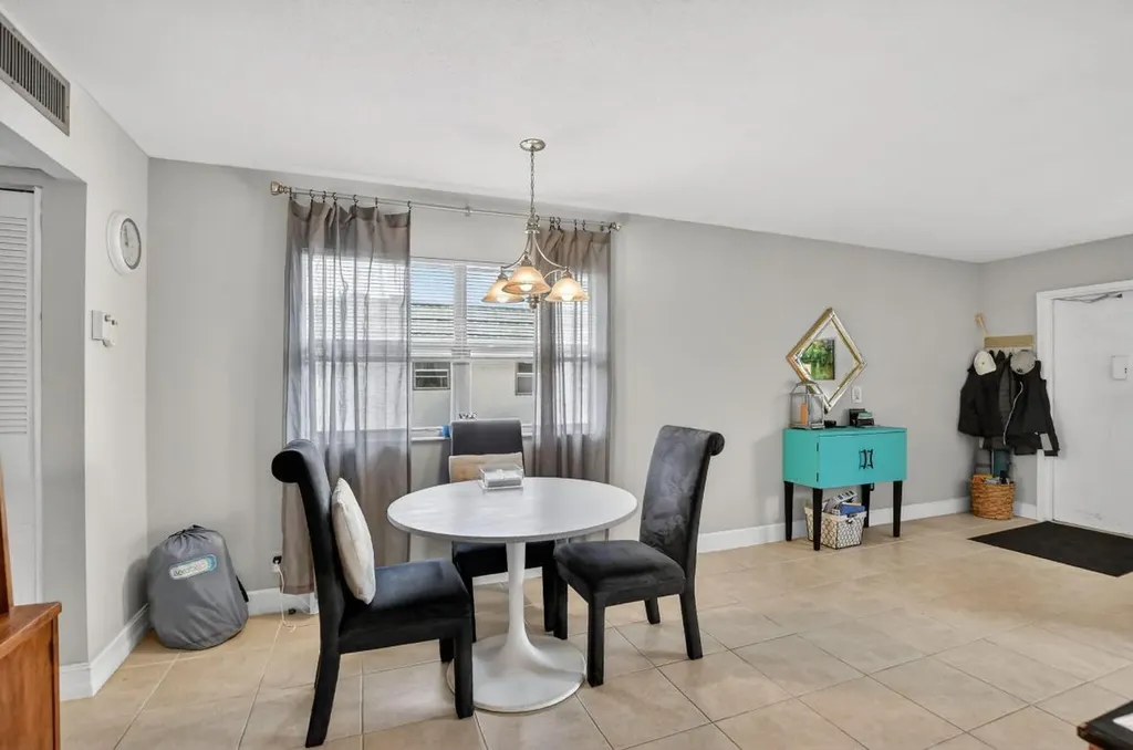 471 Monaco J Delray Beach FL 33446