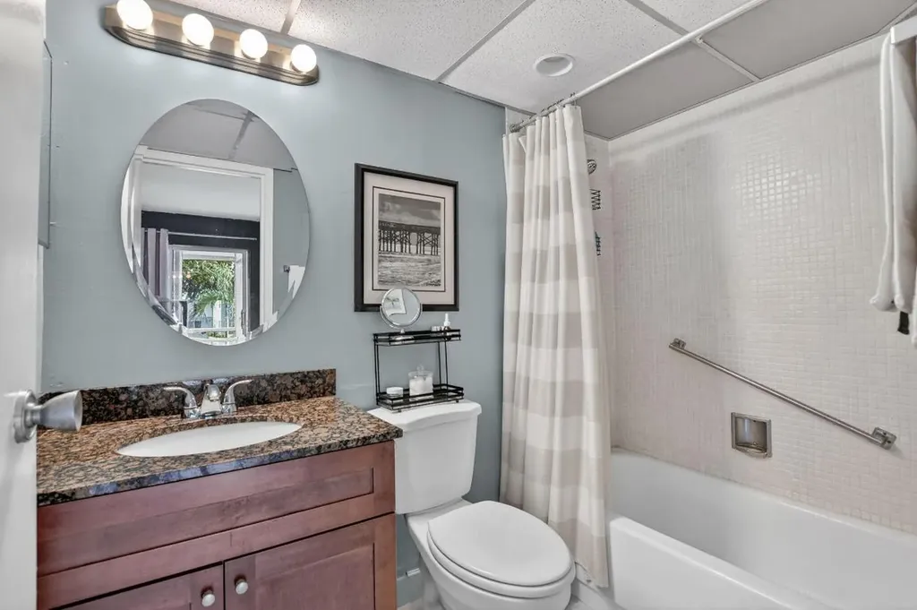 471 Monaco J Delray Beach FL 33446