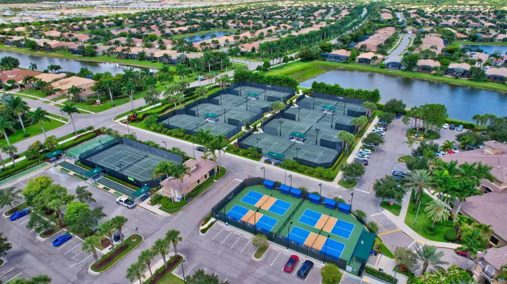 471 Monaco J Delray Beach FL 33446