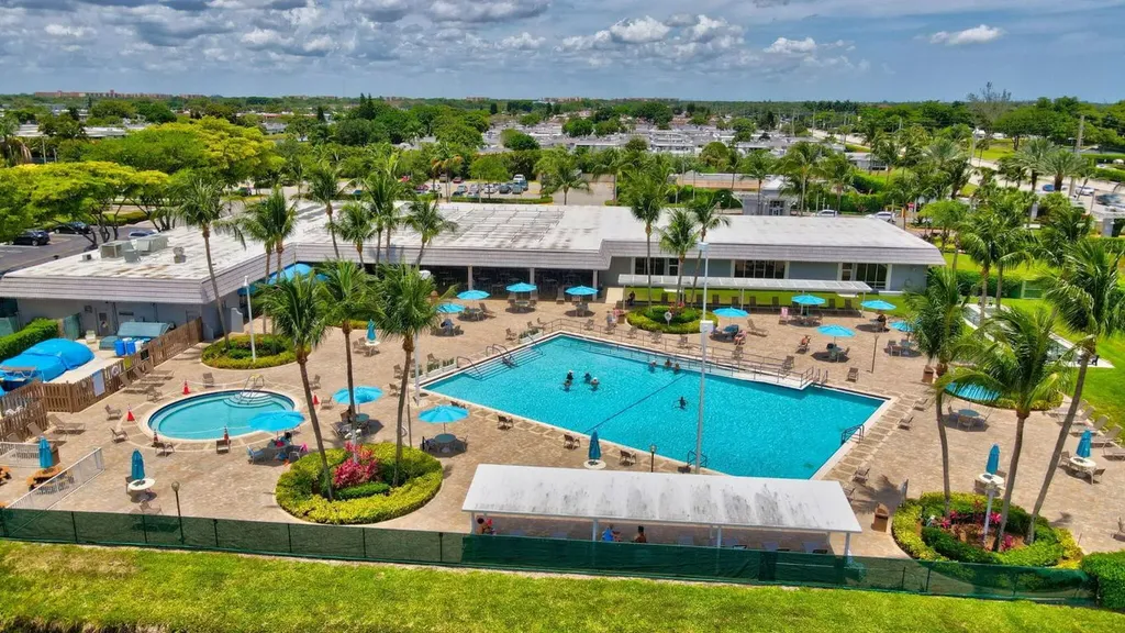 471 Monaco J Delray Beach FL 33446