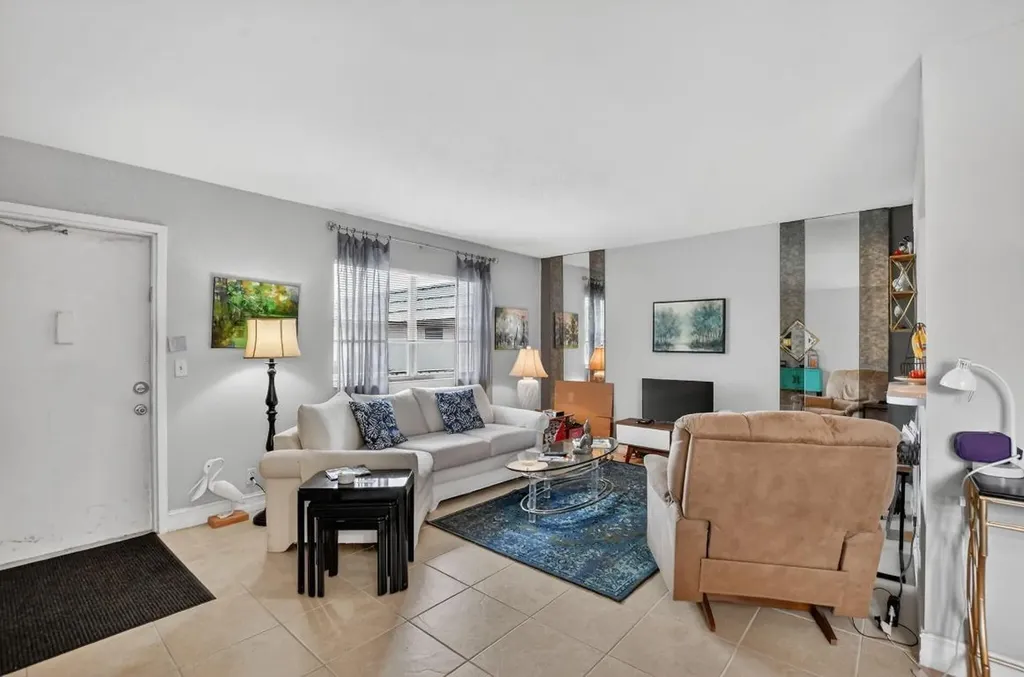 471 Monaco J Delray Beach FL 33446