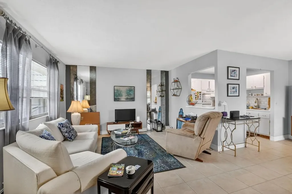 471 Monaco J Delray Beach FL 33446