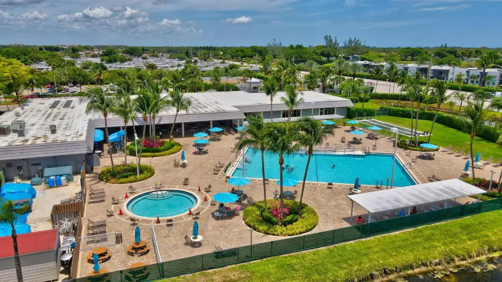 471 Monaco J Delray Beach FL 33446