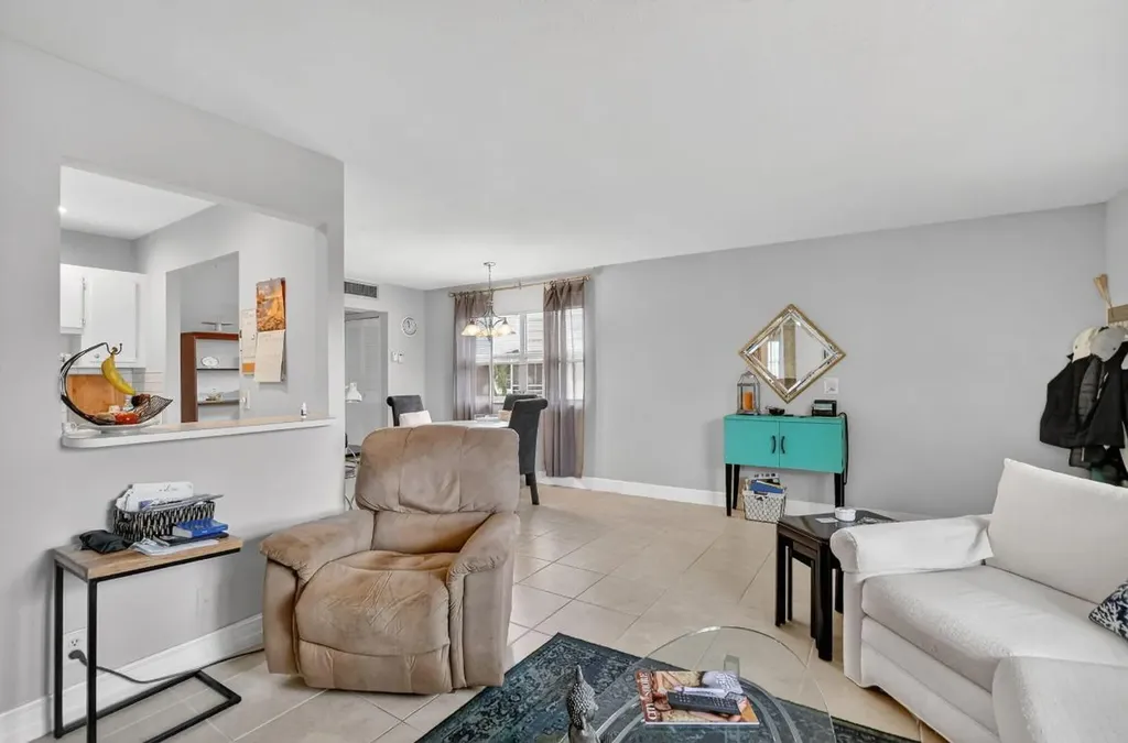 471 Monaco J Delray Beach FL 33446