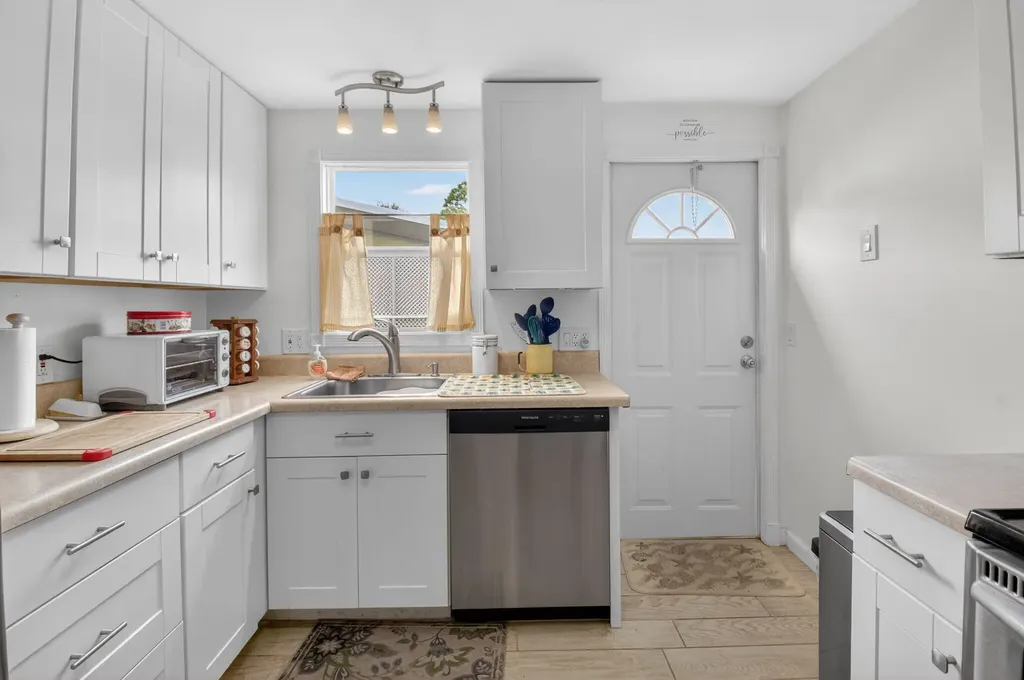 9020 Fomento Bay Boynton Beach FL 33436