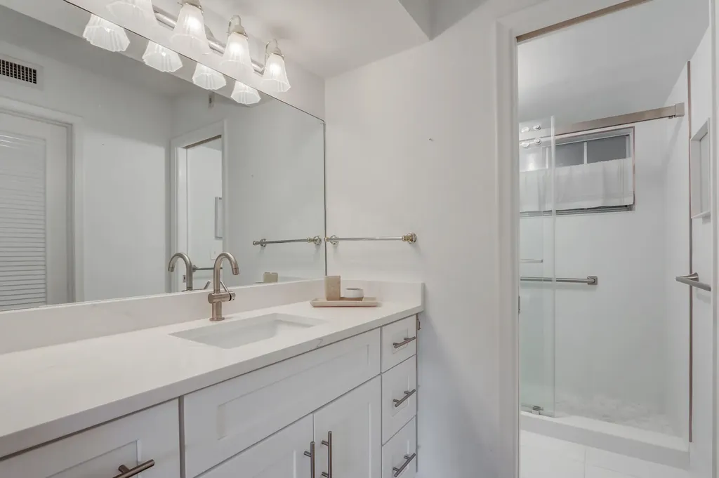 5540 Tamberlane Circle Palm Beach Gardens FL 33418