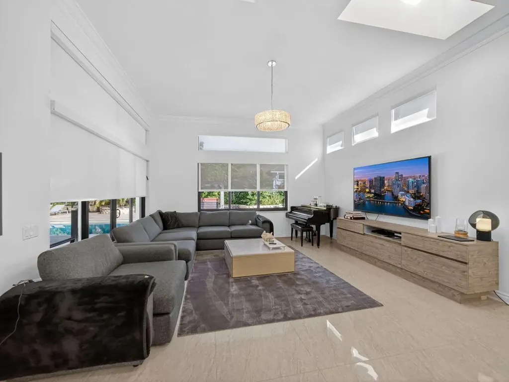 125 Pembroke Drive Palm Beach Gardens FL 33418