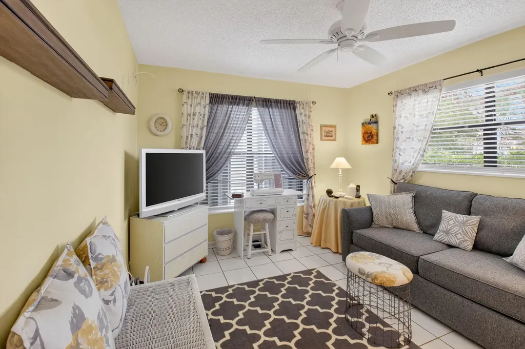 9825 Tabebuia Tree Drive Boynton Beach FL 33436