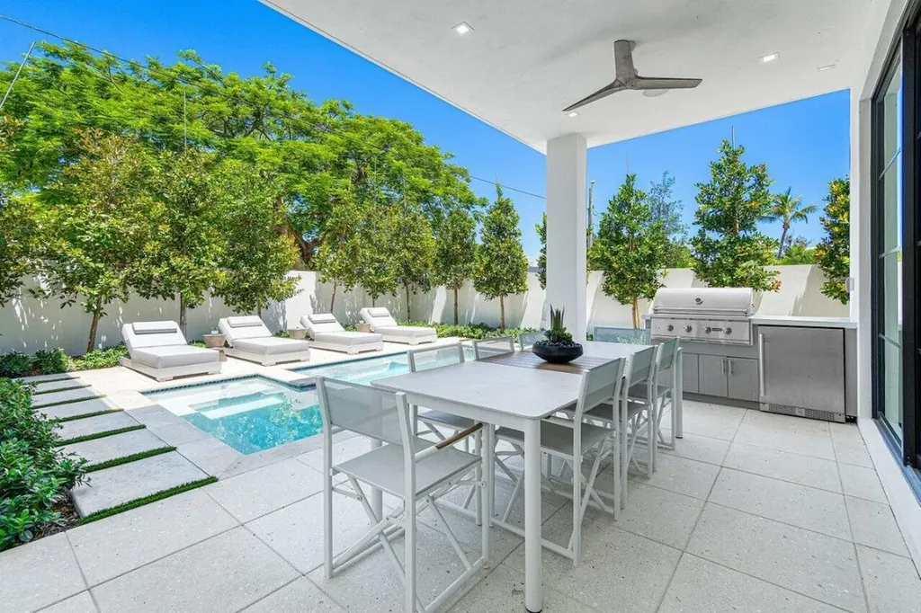 1212 NE 8th Avenue NE Delray Beach FL 33483