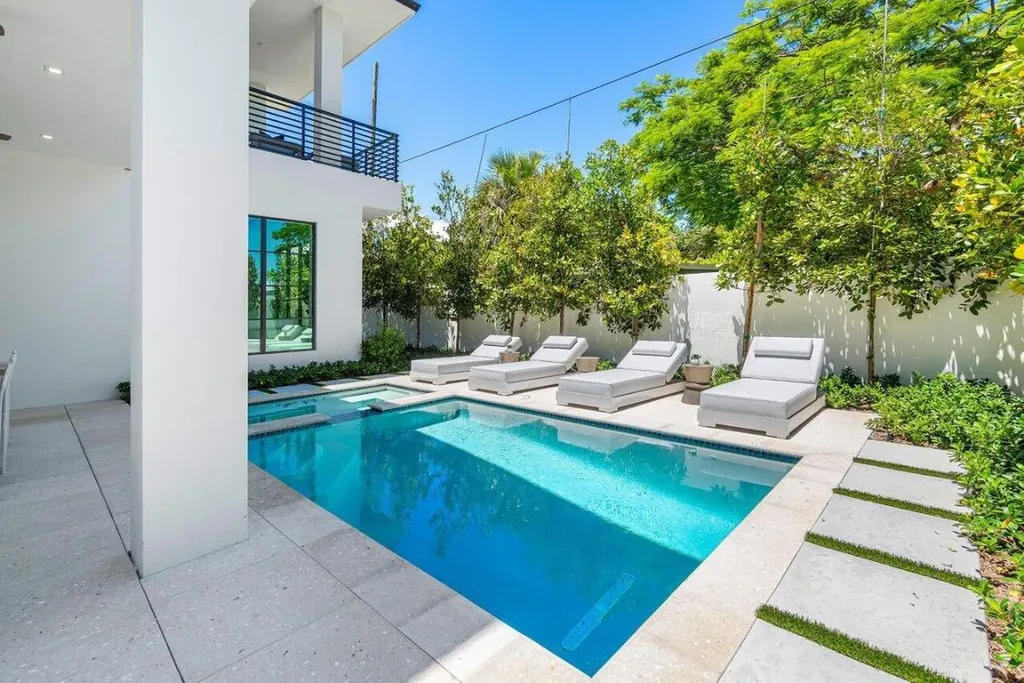 1212 NE 8th Avenue NE Delray Beach FL 33483