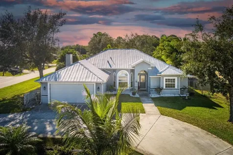 1002 SW Hamrock Avenue Port St Lucie FL 34953