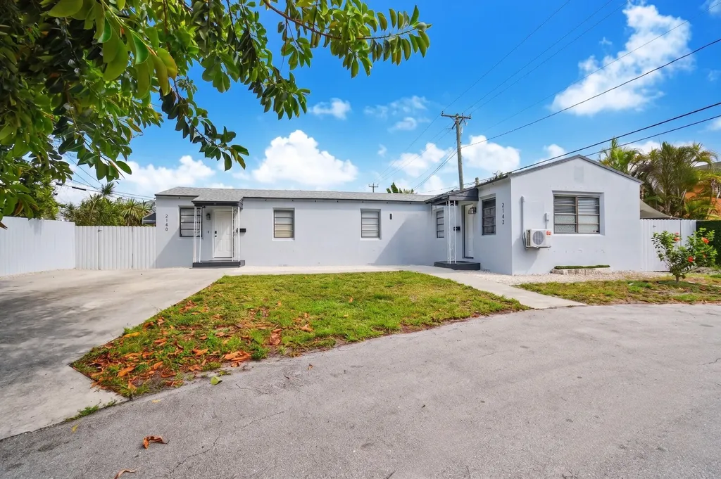 2140 Monroe Terrace Hollywood FL 33020