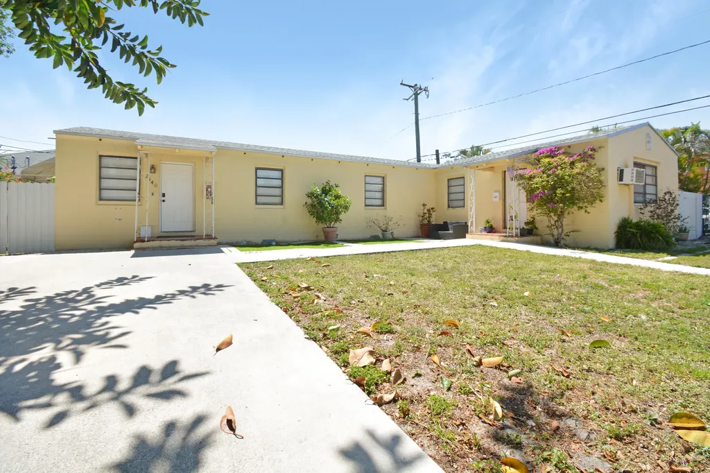 2140 Monroe Terrace Hollywood FL 33020