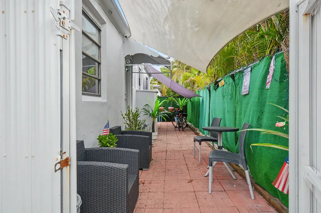 2140 Monroe Terrace Hollywood FL 33020