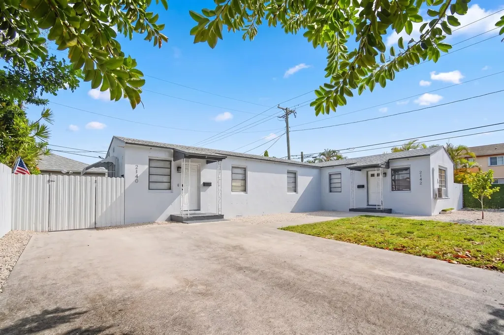 2140 Monroe Terrace Hollywood FL 33020
