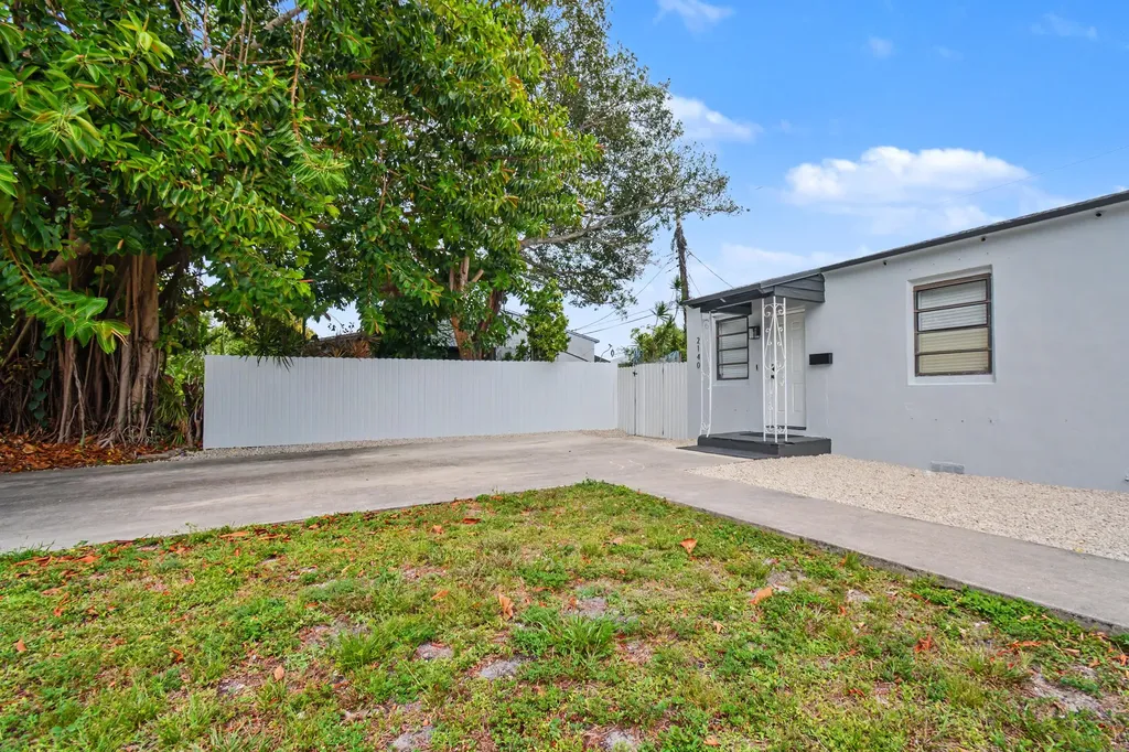 2140 Monroe Terrace Hollywood FL 33020