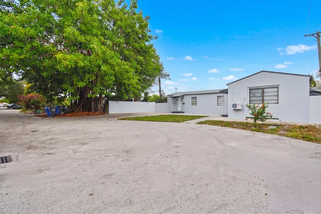 2140 Monroe Terrace Hollywood FL 33020